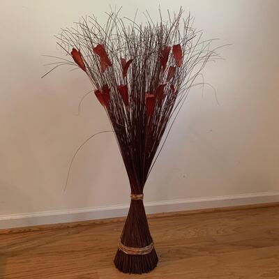 Queen Anne Style Splat Back Chair w/ Framed Biltmore Print & Natural Decor (LR-HS)