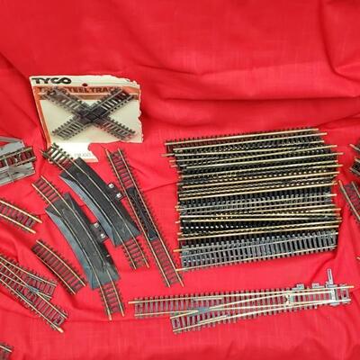 Sante Fe Locomotives  H O Gauge & Track