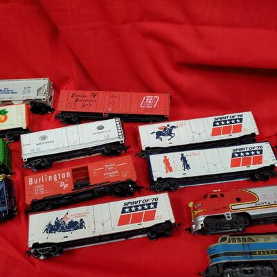 Sante Fe Locomotives  H O Gauge & Track