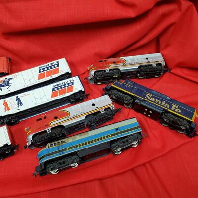 Sante Fe Locomotives  H O Gauge & Track