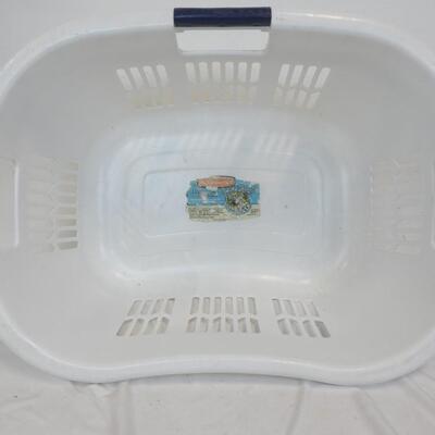 Fisher Price Infant  Bathtub & Rubbermaid  Laundry Basket, Basket Missing Piece