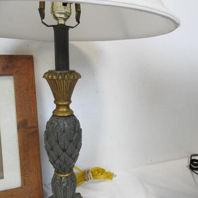 5 pc Home Decor: Pineapple Pattern Lamp, Black Iron Holder, Wreath, Cafe Picture