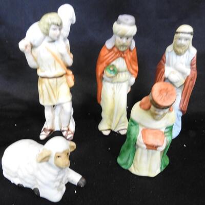 12 Pc Nativity Set: Wood Manger w/Ceramic Figures, Roof Slat Needs Glue