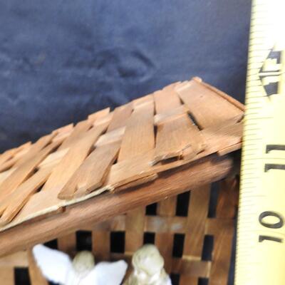 12 Pc Nativity Set: Wood Manger w/Ceramic Figures, Roof Slat Needs Glue