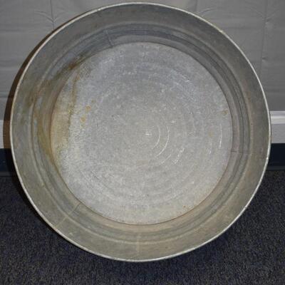 LG Round metal tub