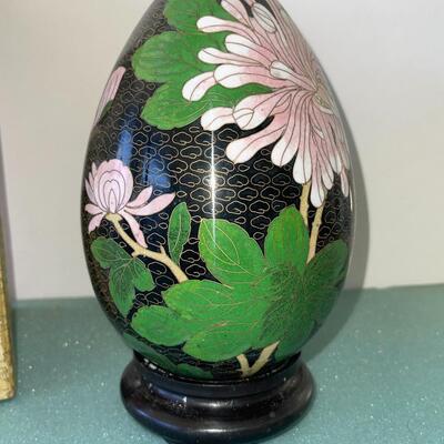 AA  CONTEMPORARY CLOISONNE EGG FLOWERS & LEAVES BLACK BACKGROUND FITTED BASE