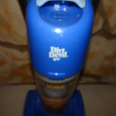 LOT 632  DIRT DEVIL VACUUM AND VINTAGE SALTON FOOD WARMER