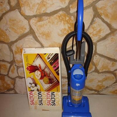 LOT 632  DIRT DEVIL VACUUM AND VINTAGE SALTON FOOD WARMER