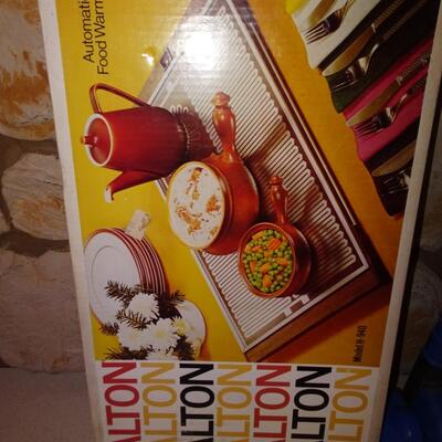 LOT 632  DIRT DEVIL VACUUM AND VINTAGE SALTON FOOD WARMER