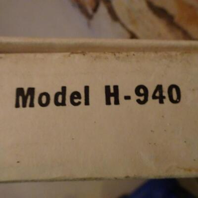 LOT 632  DIRT DEVIL VACUUM AND VINTAGE SALTON FOOD WARMER