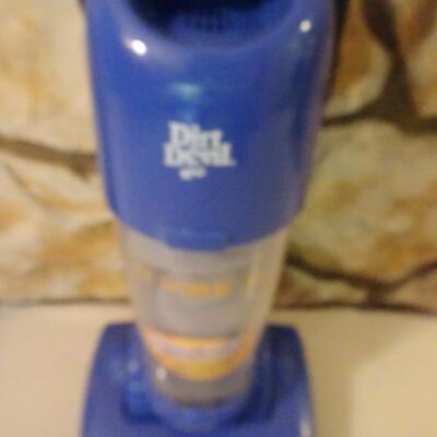 LOT 632  DIRT DEVIL VACUUM AND VINTAGE SALTON FOOD WARMER