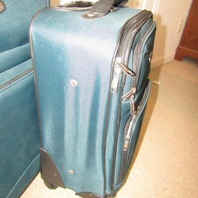 LOT 62  SET OF LUGGAGE, TRAVEL PILLOW AND TOTE BAG