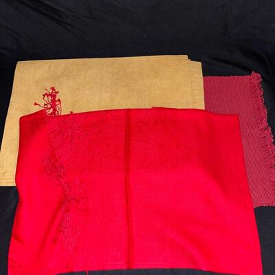 Placemats, Napkin Holders, Doilies, and Other Table Linens (H-SW)