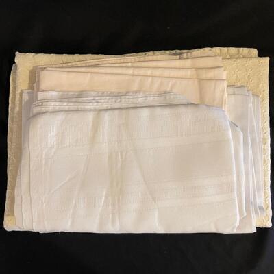Placemats, Napkin Holders, Doilies, and Other Table Linens (H-SW)