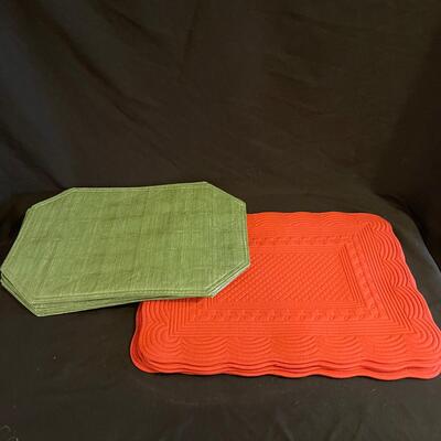 Placemats, Napkin Holders, Doilies, and Other Table Linens (H-SW)