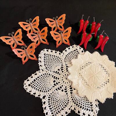 Placemats, Napkin Holders, Doilies, and Other Table Linens (H-SW)