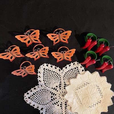 Placemats, Napkin Holders, Doilies, and Other Table Linens (H-SW)