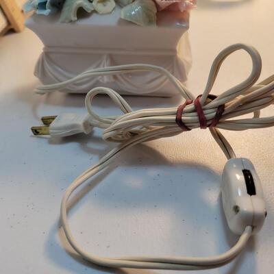 MCM Adorable night stand light porcelain flowers