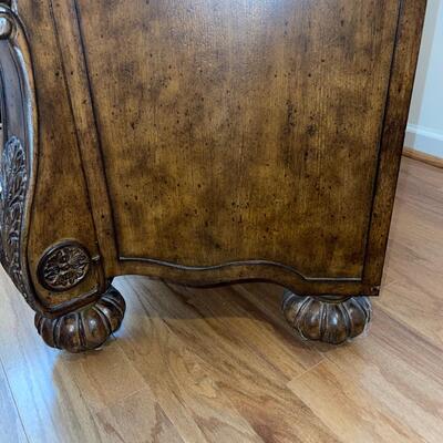 Large Decorative Three Drawer Dresser (H-SW)