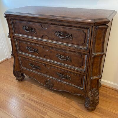Large Decorative Three Drawer Dresser (H-SW)