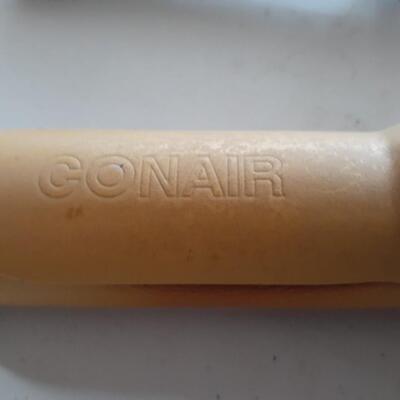 2 hair curling irons 1 conair 1 revlon
