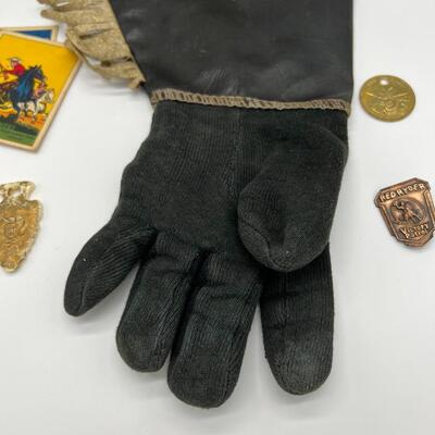 Lot of Vintage Red Ryder Glove Trading Cards Puzzle Badge and Pendants