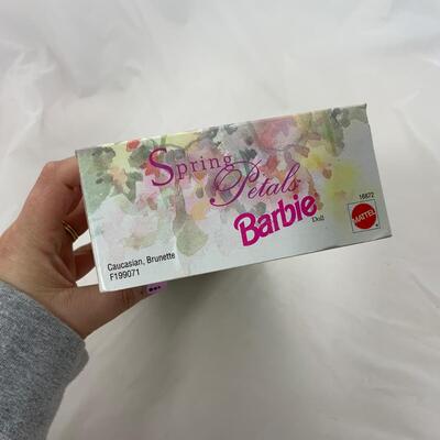 -105- Spring Petals Barbie (1996) | Avon