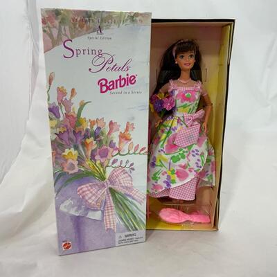 -105- Spring Petals Barbie (1996) | Avon