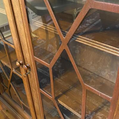 Beautiful Wood Display Cabinet with Glass Overlay Pattern Doors