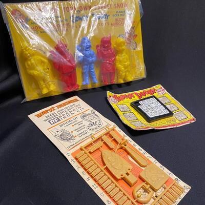 Lot of 3 Howdy Doody Plastic Toys Puppet Show and Puzzle Game and Howdy Pardner Brandin Iron Kit