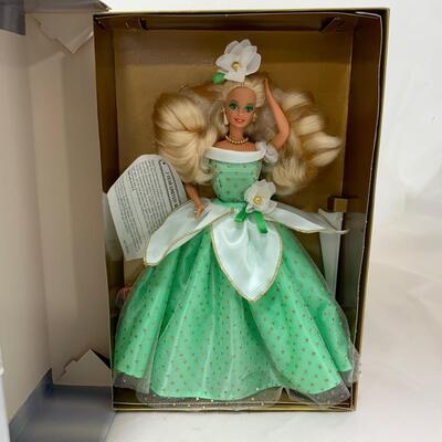 -133- Blossom Beautiful Barbie (1992) | Sears