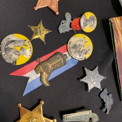 Large Lot of Roy Rogers Vintage Collectibles Ephemera Lunch Box Thermos Books Coins Badges Pins and Horseshoe