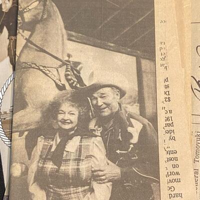 Large Lot of Roy Rogers Vintage Collectibles Ephemera Lunch Box Thermos Books Coins Badges Pins and Horseshoe
