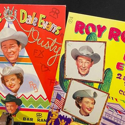 Large Lot of Roy Rogers Vintage Collectibles Ephemera Lunch Box Thermos Books Coins Badges Pins and Horseshoe