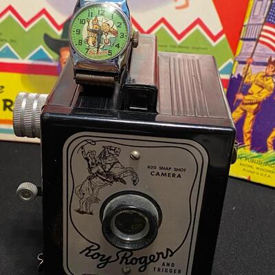 Large Lot of Roy Rogers Vintage Collectibles Ephemera Lunch Box Thermos Books Coins Badges Pins and Horseshoe