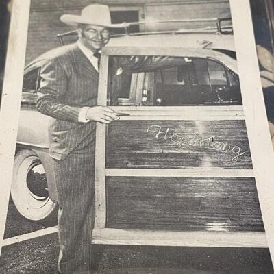 Large Lot of Vintage Hopalong Cassidy Books Toys Gun Clock Collectibles and Ephemera