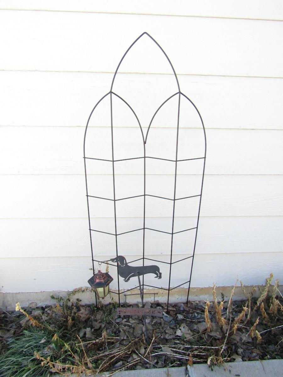 LOT 119, LAWN ORNAMENTS AND PLANT TRELLIS