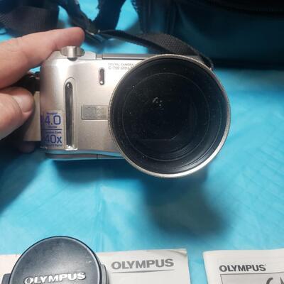 Olympus C750 camera with bag
