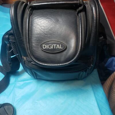 Olympus C750 camera with bag