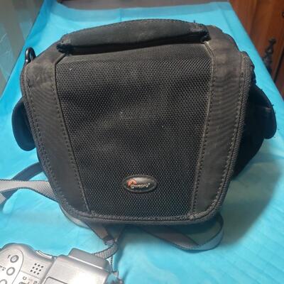 Kodak easyshare Z740 camera with bag