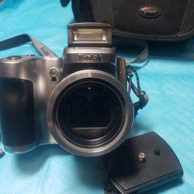 Kodak easyshare Z740 camera with bag