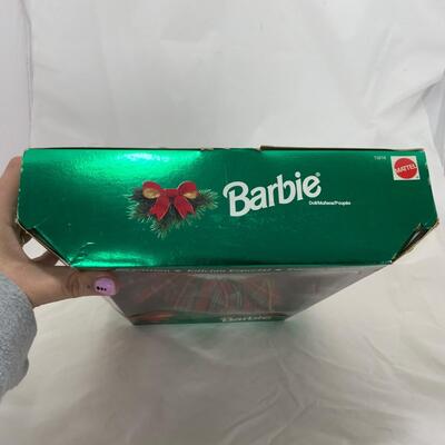 -173- Happy Holidays Barbie (1995)