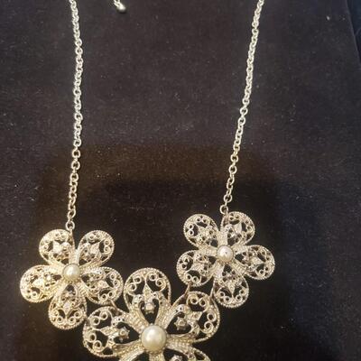 Costume jewelry necklace