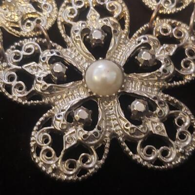 Costume jewelry necklace