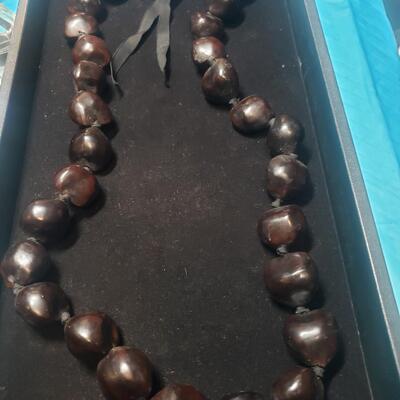 Necklace chestnut style