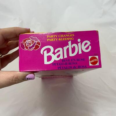 -179- Party Changes Barbie (1992)