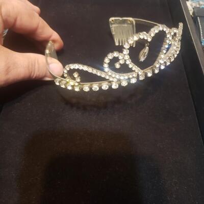 Tiara metal lots of stones