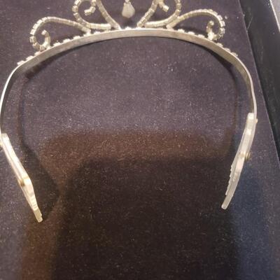 Tiara metal lots of stones