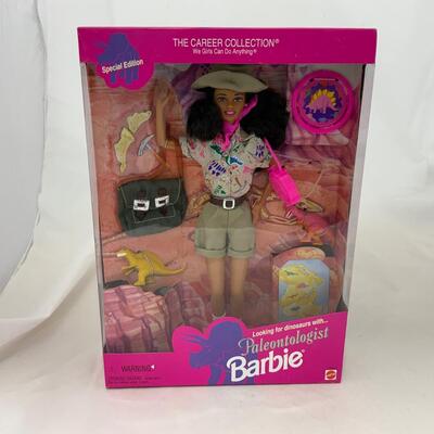 -193- Paleontologist Barbie (1996) | Career Collection
