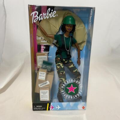 -198- Paratrooper Barbie (2000)